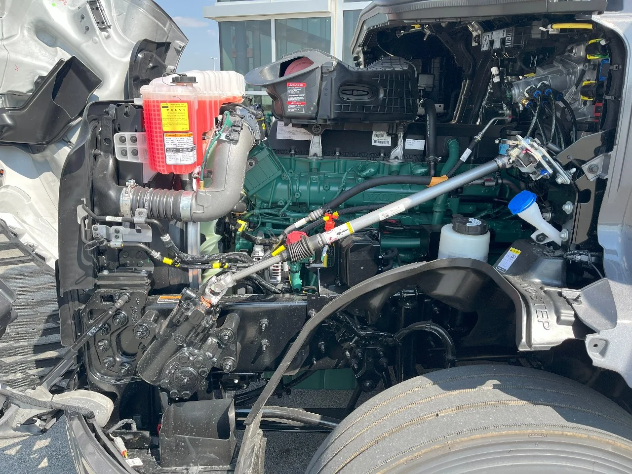 2026 Volvo VNL 300 in Pendleton, IN — photo 17