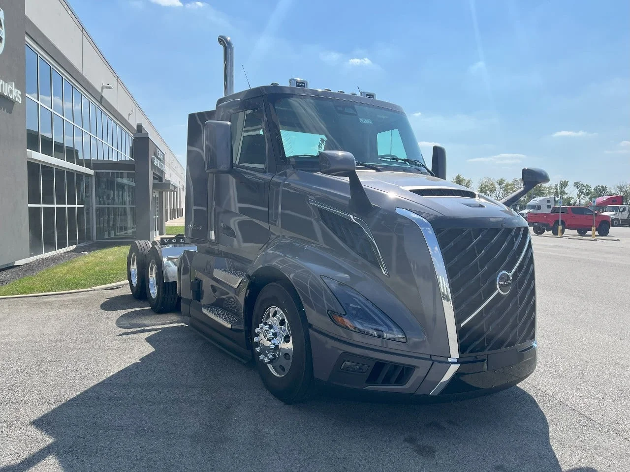 2026 Volvo VNL 300 in Pendleton, IN — photo 3