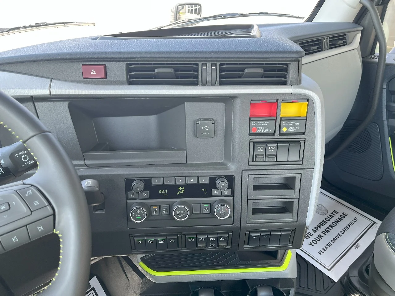 2026 Volvo VNL 300 in Pendleton, IN — photo 12