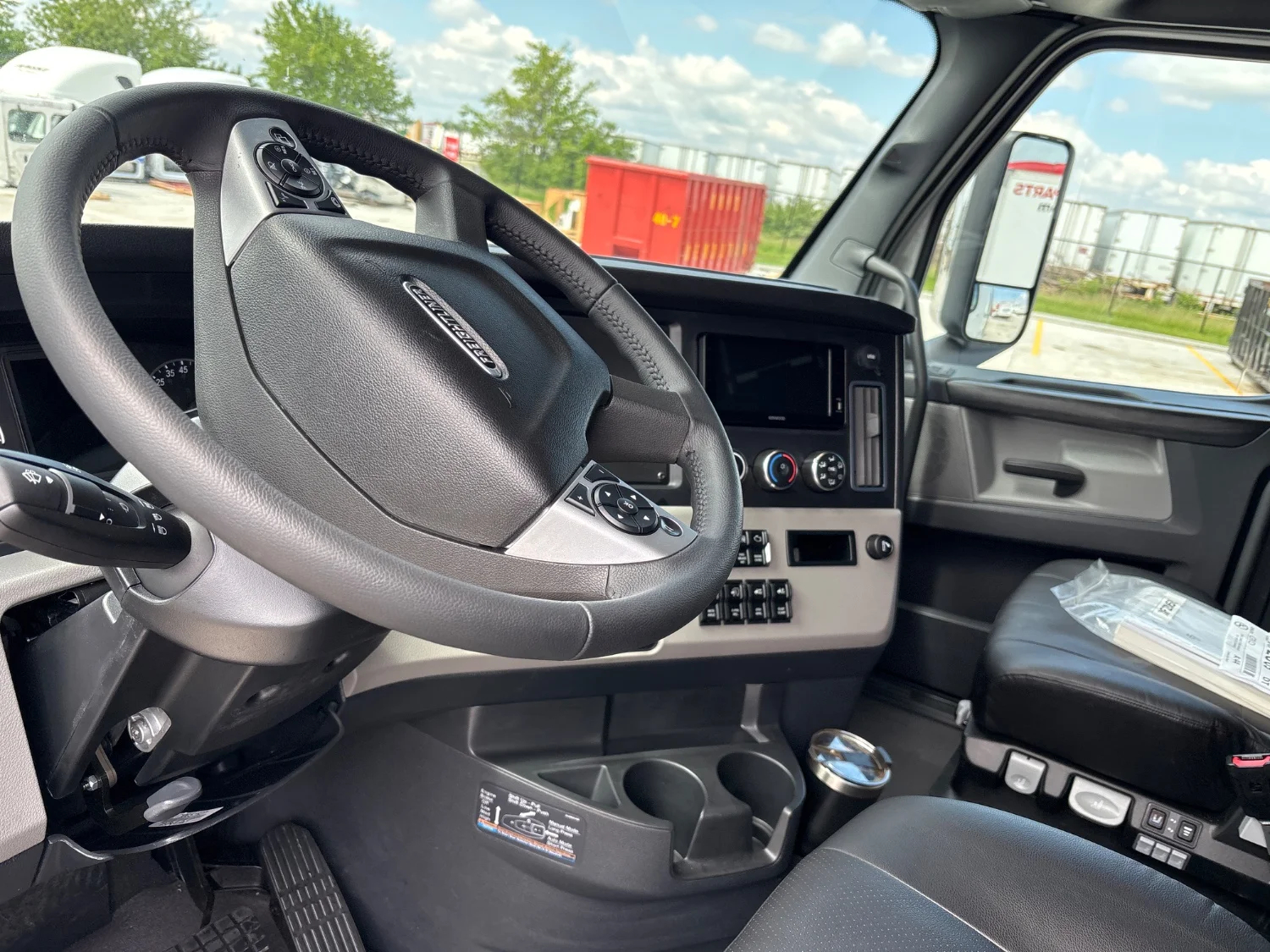 2027 Freightliner Cascadia in Anderson, IN — photo 5