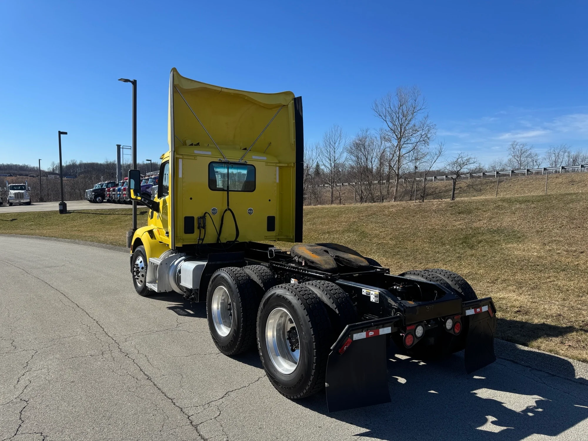 2021 Peterbilt 579 - image 2