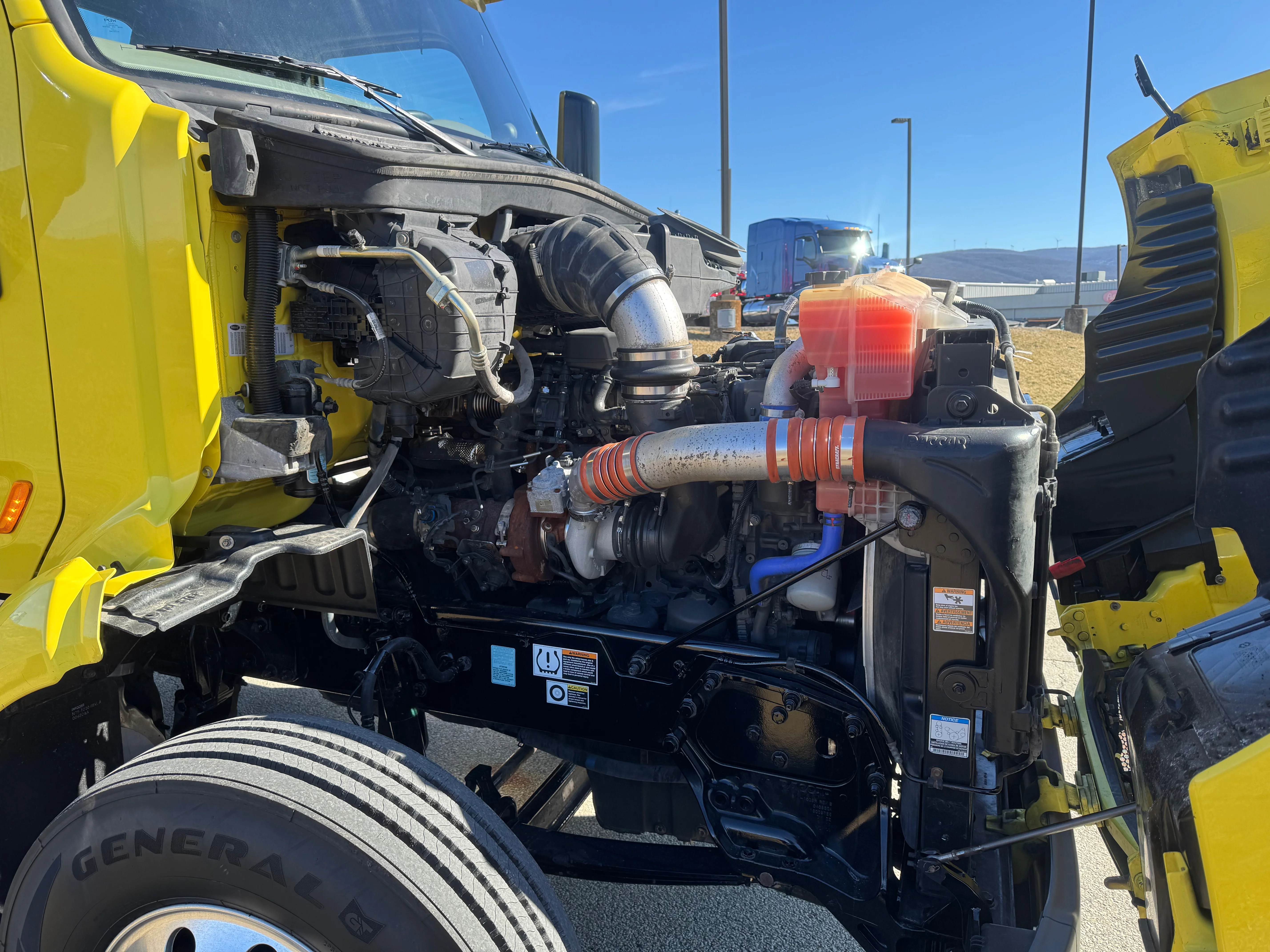 2021 Peterbilt 579 in Uniontown, PA — photo 8