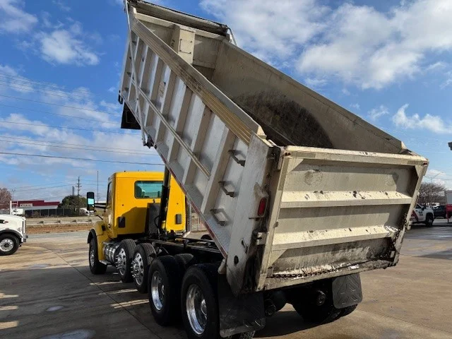 2017 Kenworth T880 - image 3