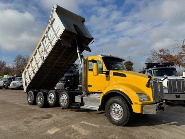 2017 Kenworth T880 - image 2