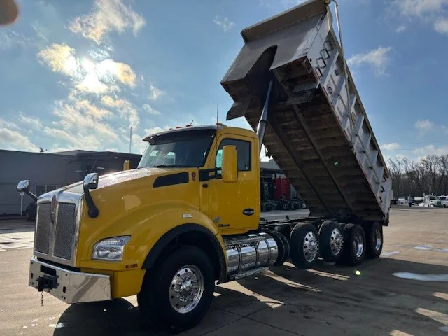 2017 Kenworth T880 - image 1