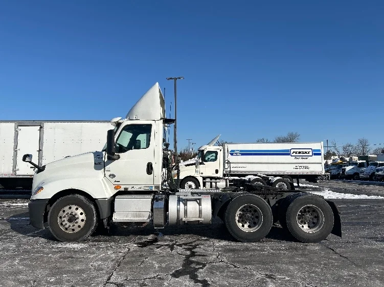 2020 International LT in Parsippany, NJ — photo 4