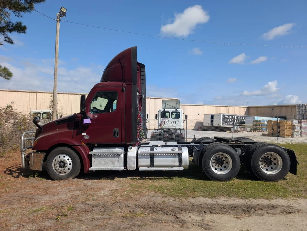 2020 Freightliner Cascadia in Charlotte, NC — photo 6