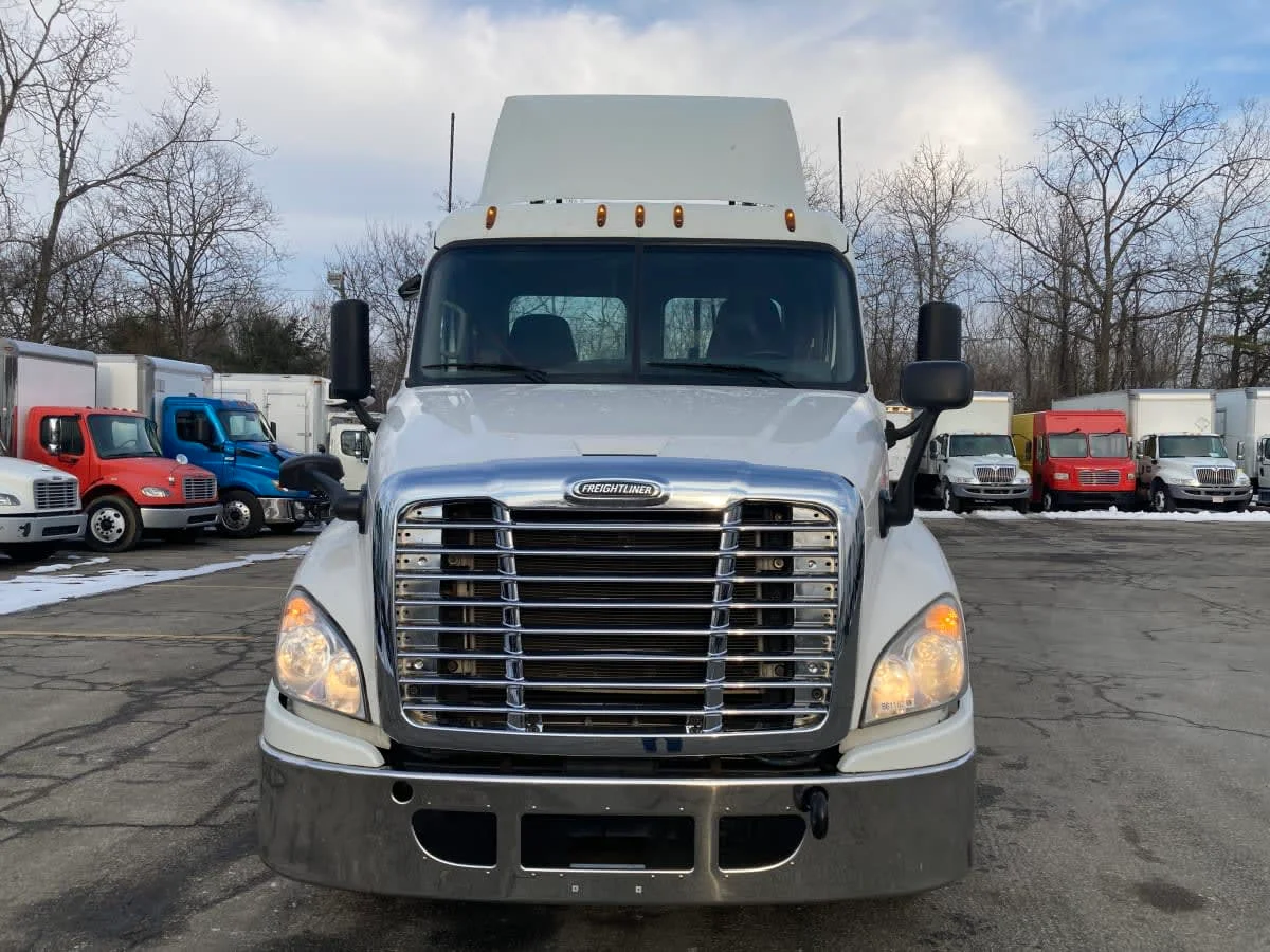 2019 Freightliner Cascadia in Springfield, MA — photo 2