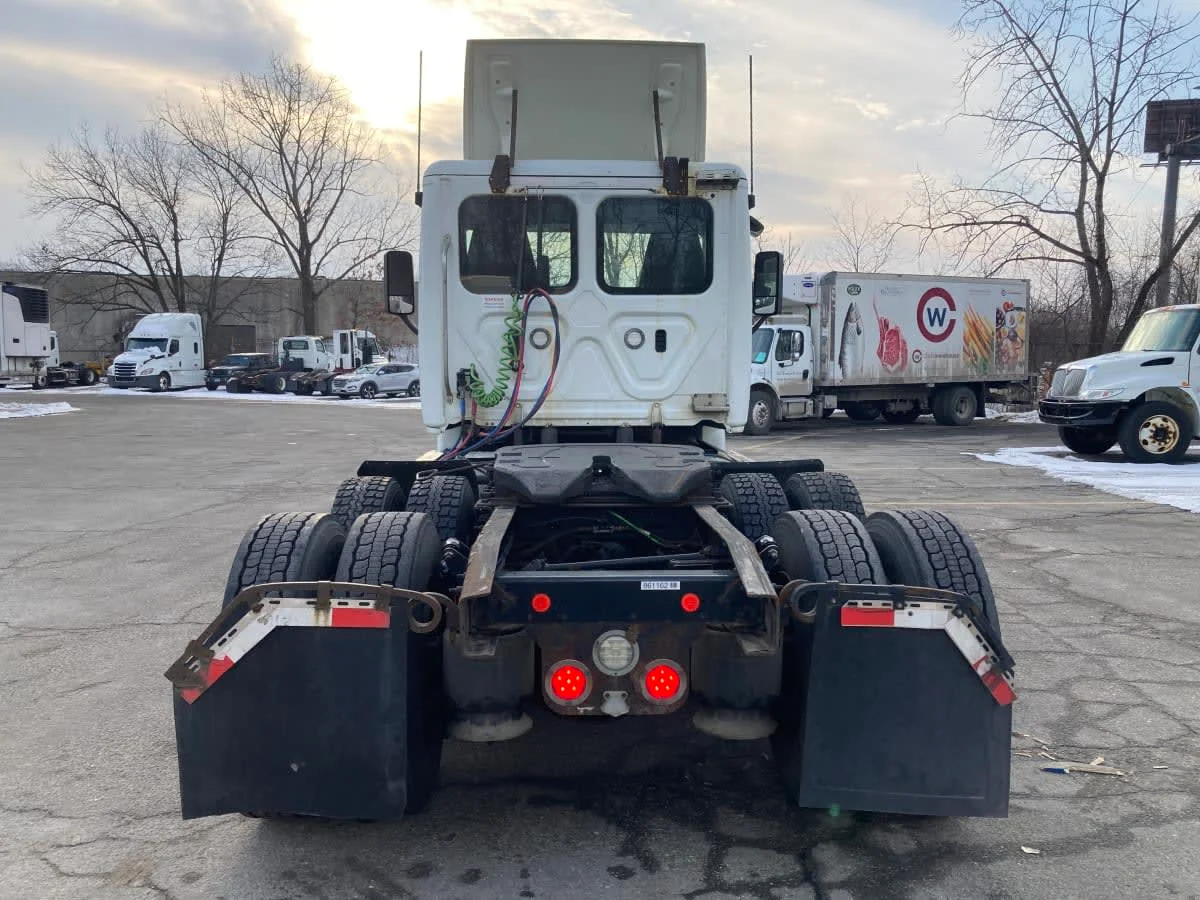 2019 Freightliner Cascadia in Springfield, MA — photo 5