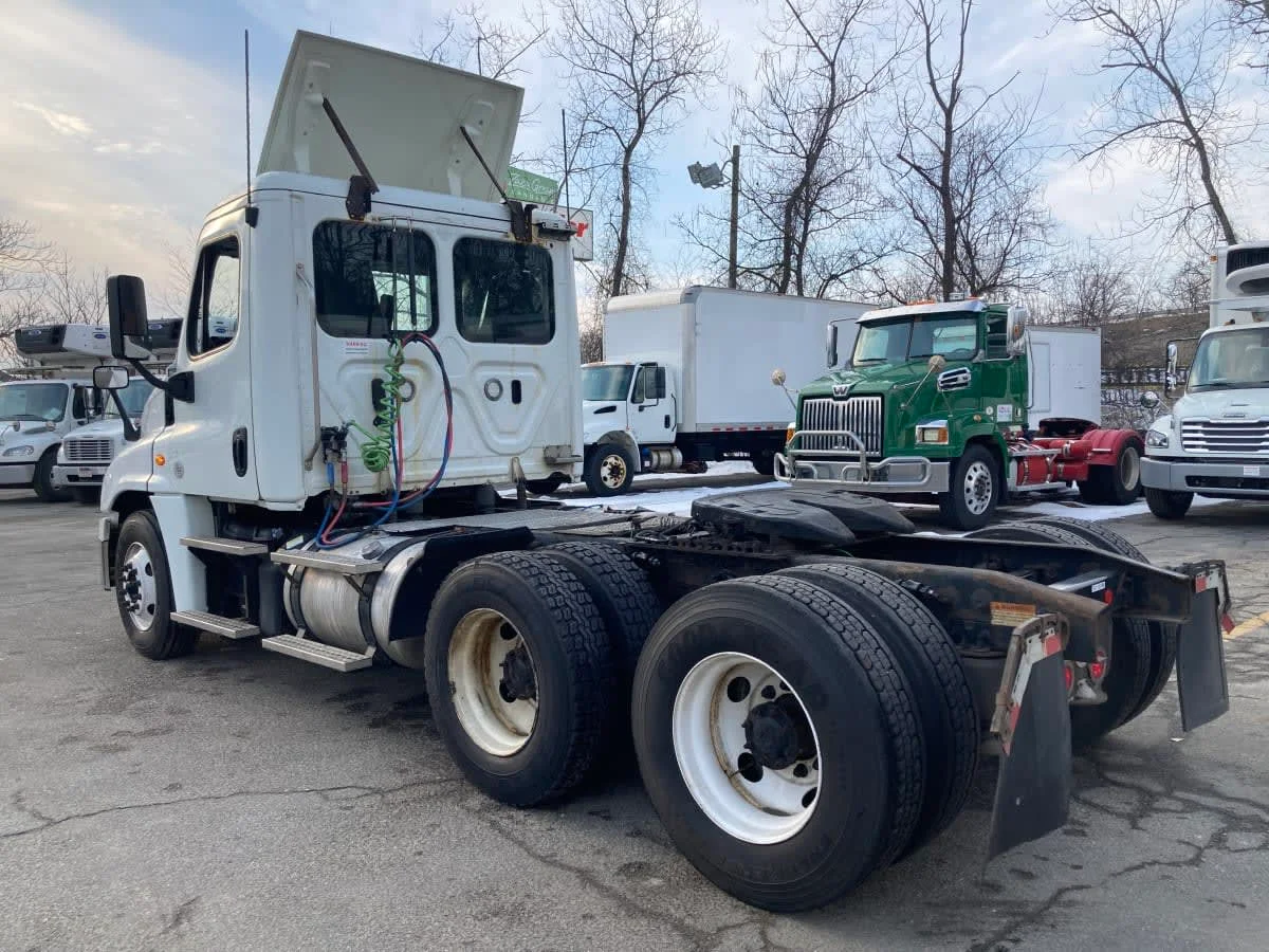 2019 Freightliner Cascadia in Springfield, MA — photo 6