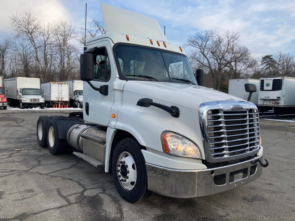 2019 Freightliner Cascadia in Springfield, MA — photo 3