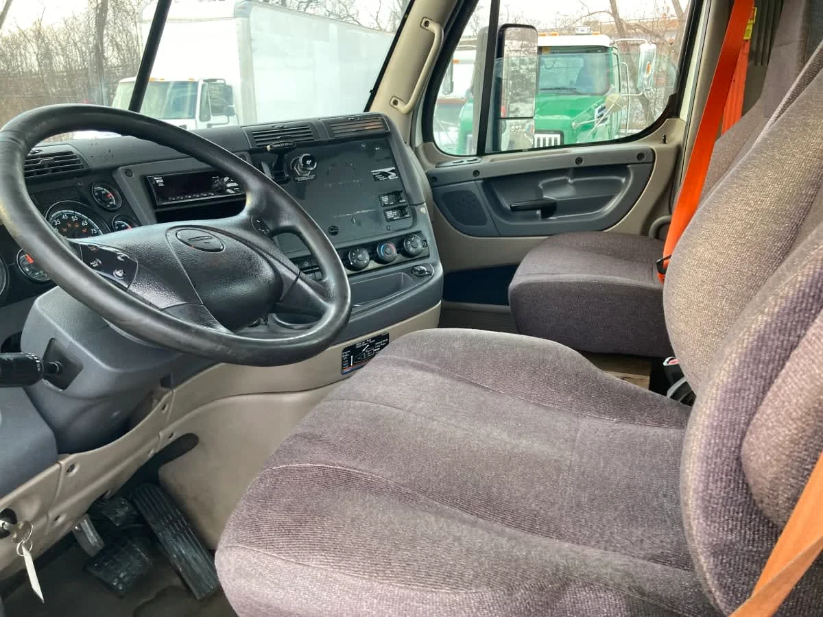 2019 Freightliner Cascadia in Springfield, MA — photo 9