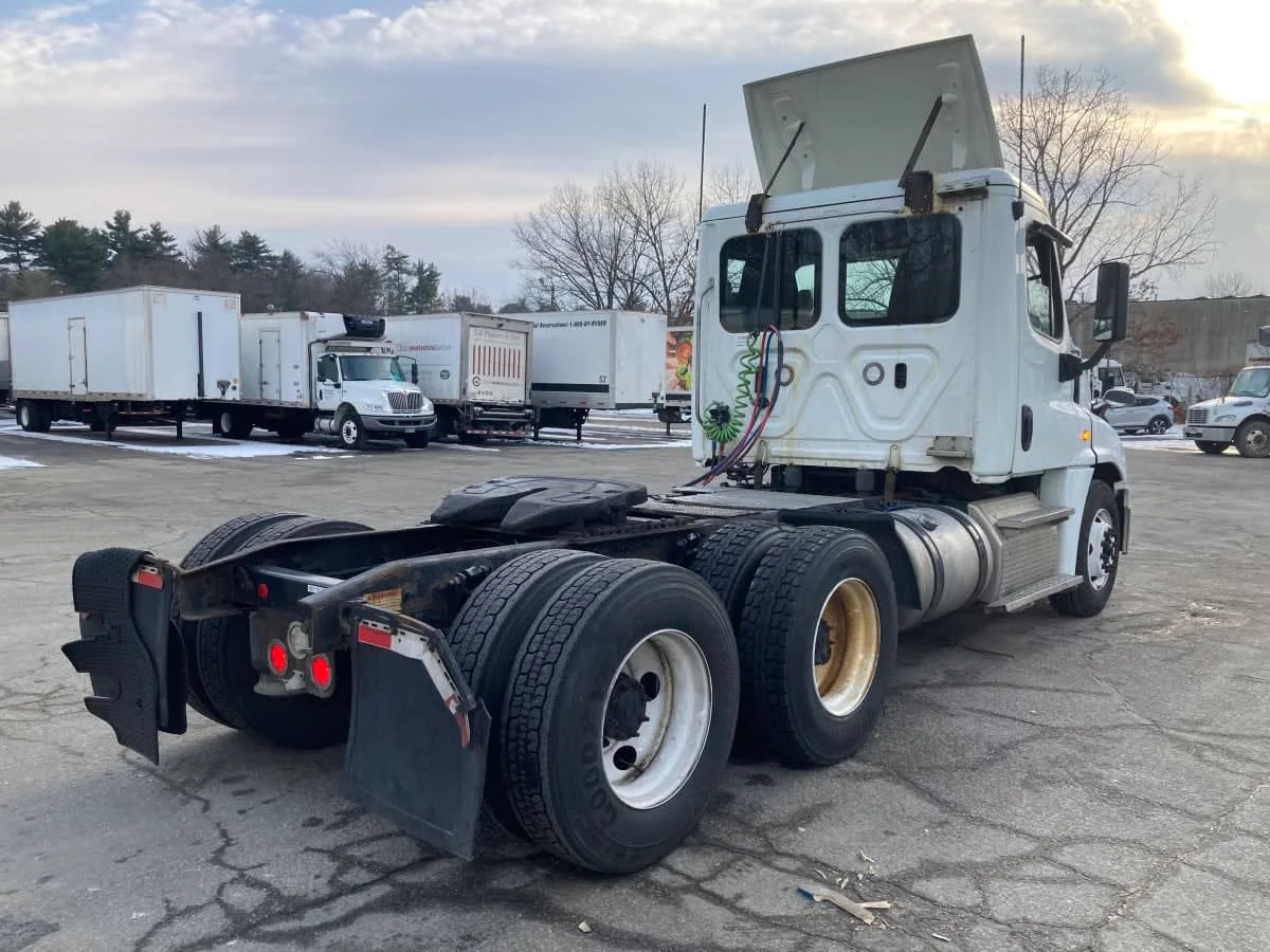 2019 Freightliner Cascadia in Springfield, MA — photo 4
