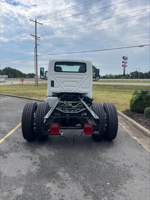 2025 International MV - image 4