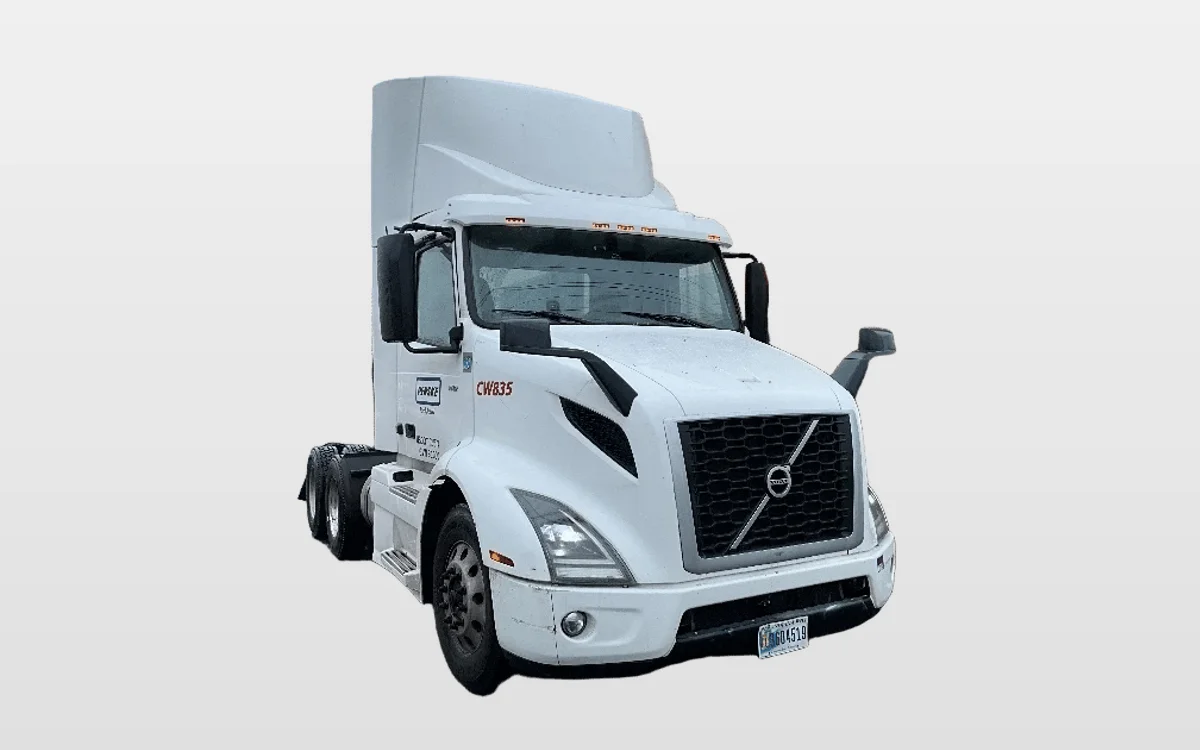 2020 Volvo VNR 640 - image 1