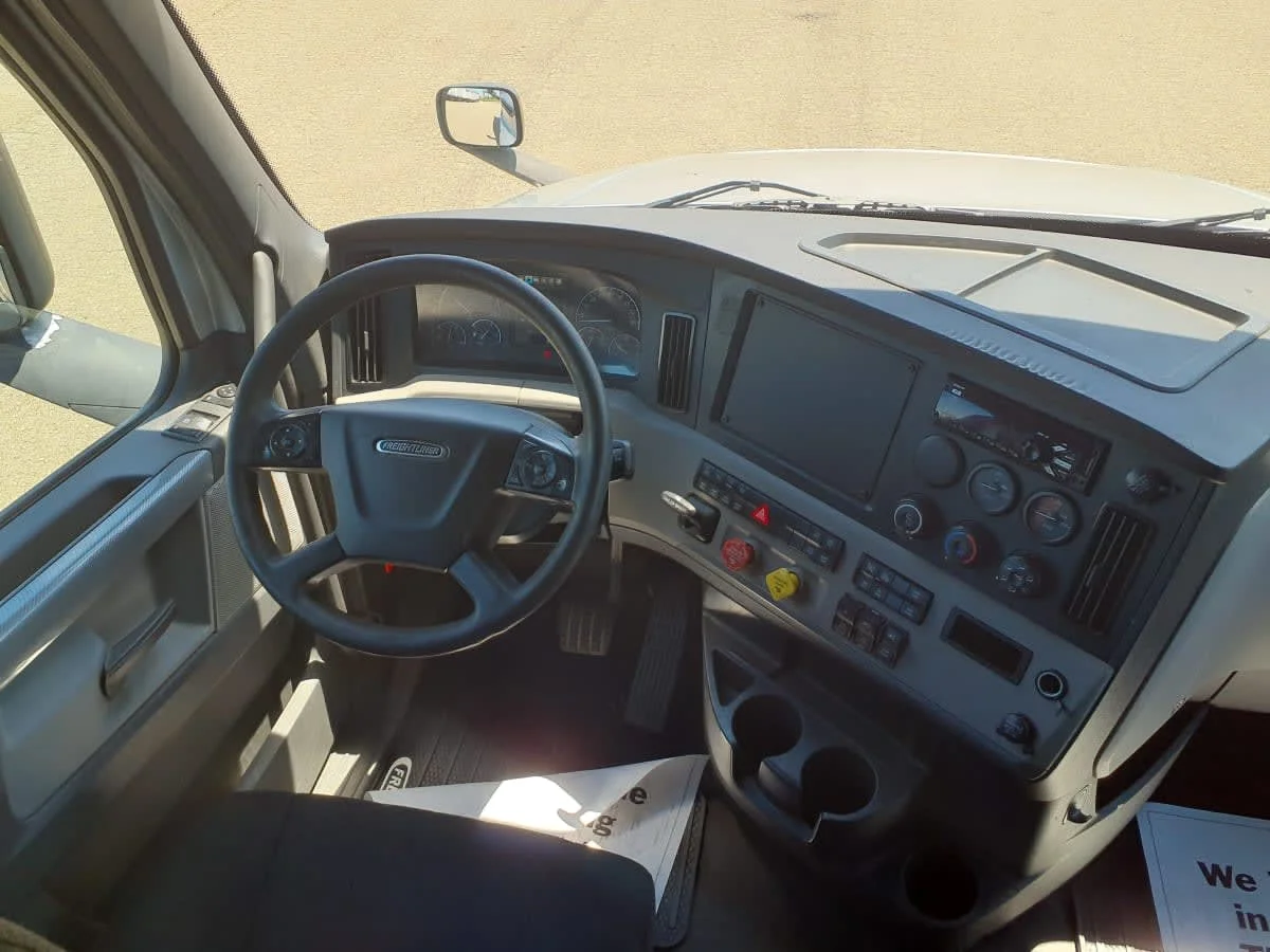2020 Freightliner Cascadia in Wayland, MI — photo 7