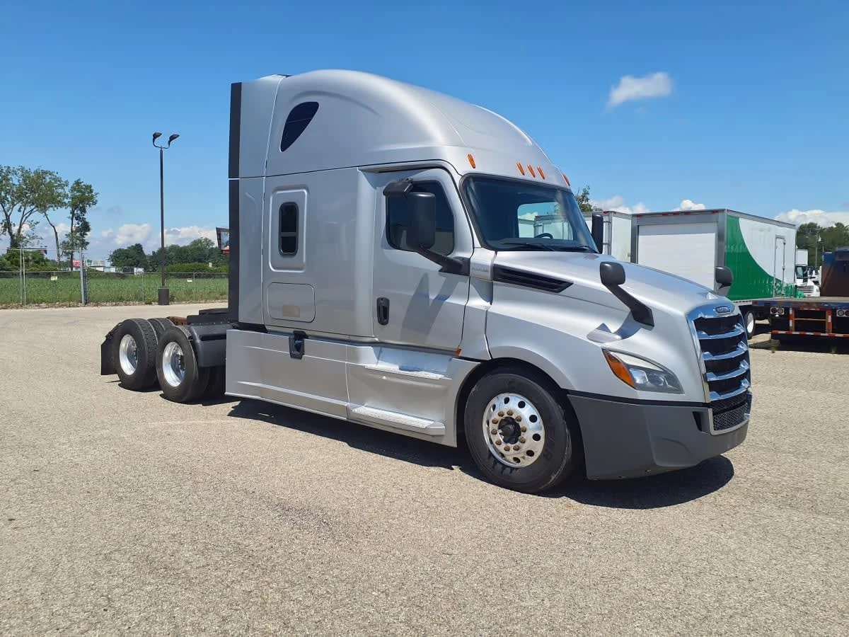 2020 Freightliner Cascadia in Wayland, MI — photo 3