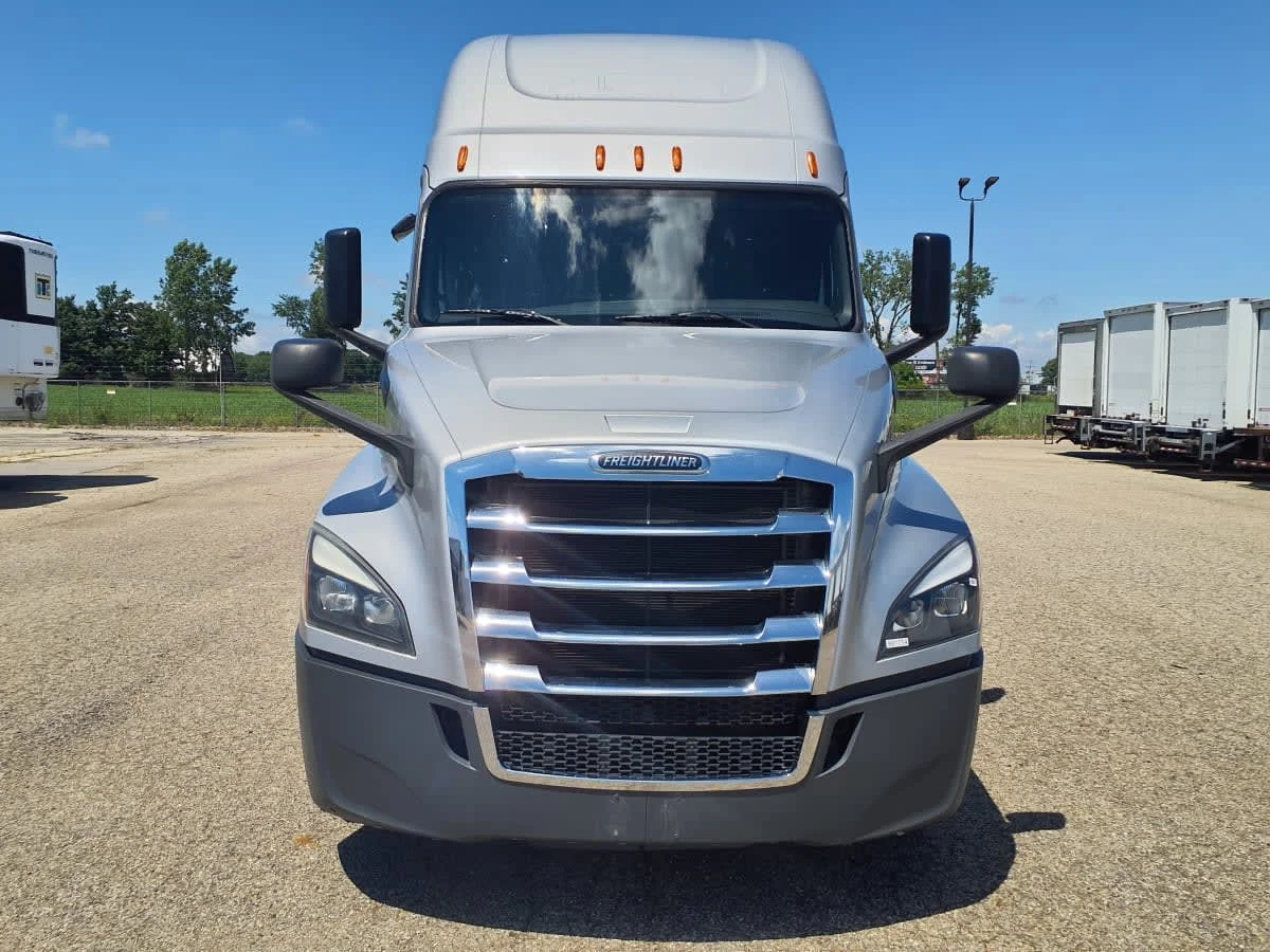 2020 Freightliner Cascadia in Wayland, MI — photo 2