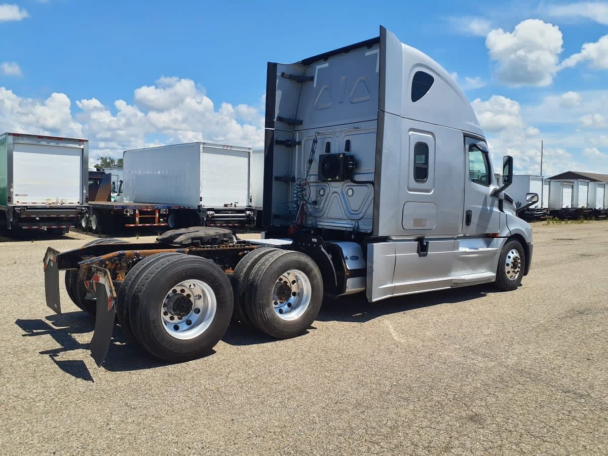 2020 Freightliner Cascadia in Wayland, MI — photo 4