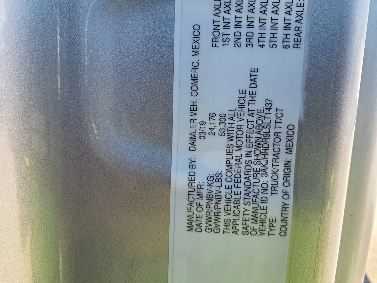 2020 Freightliner Cascadia in Wayland, MI — photo 11