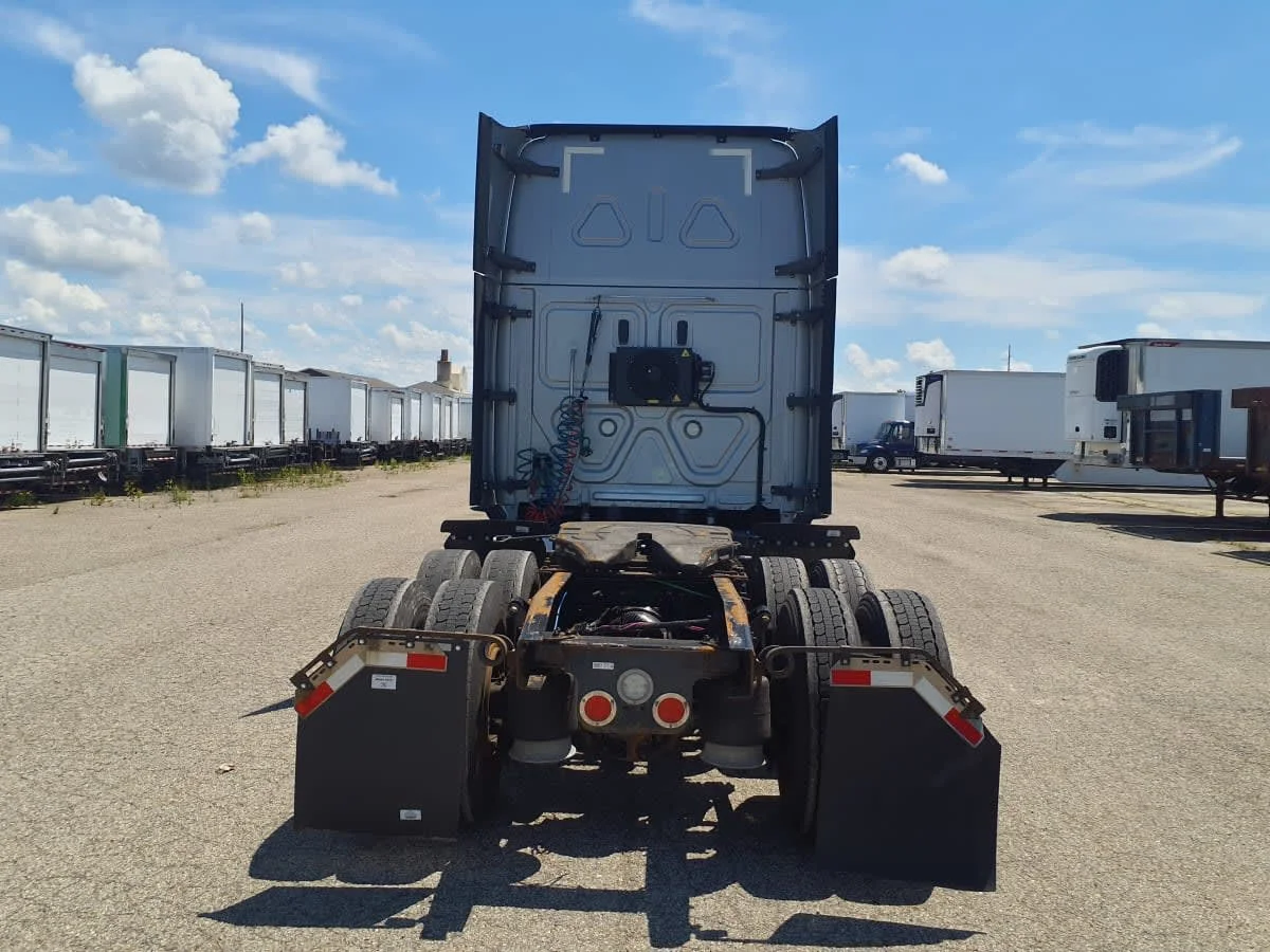 2020 Freightliner Cascadia in Wayland, MI — photo 5