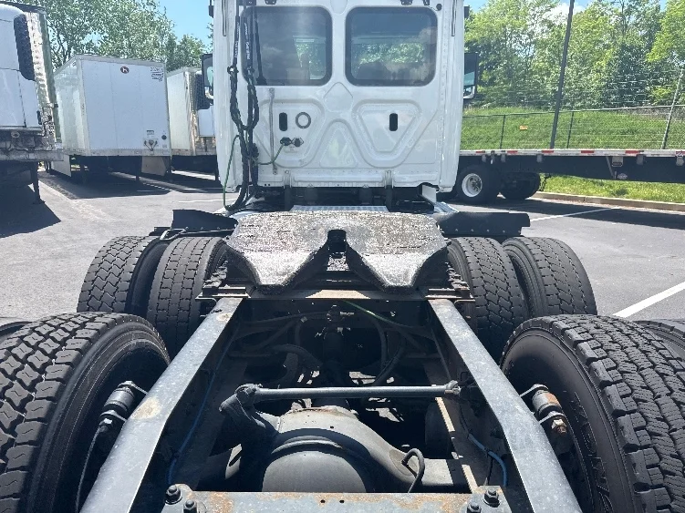 2019 Freightliner Cascadia in Jessup, MD — photo 6