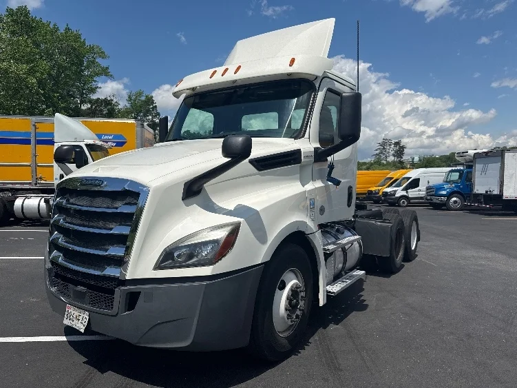 2019 Freightliner Cascadia in Jessup, MD — photo 3