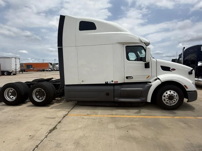 2021 Peterbilt 579 in Laredo, TX — photo 9