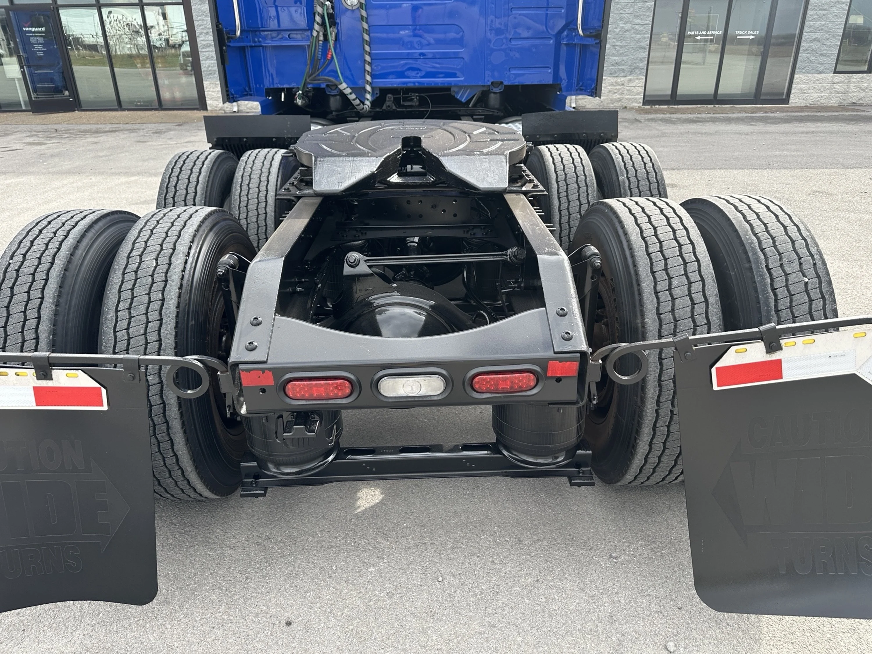 2022 Volvo VNL 860 in LA VERGNE, KY — photo 4