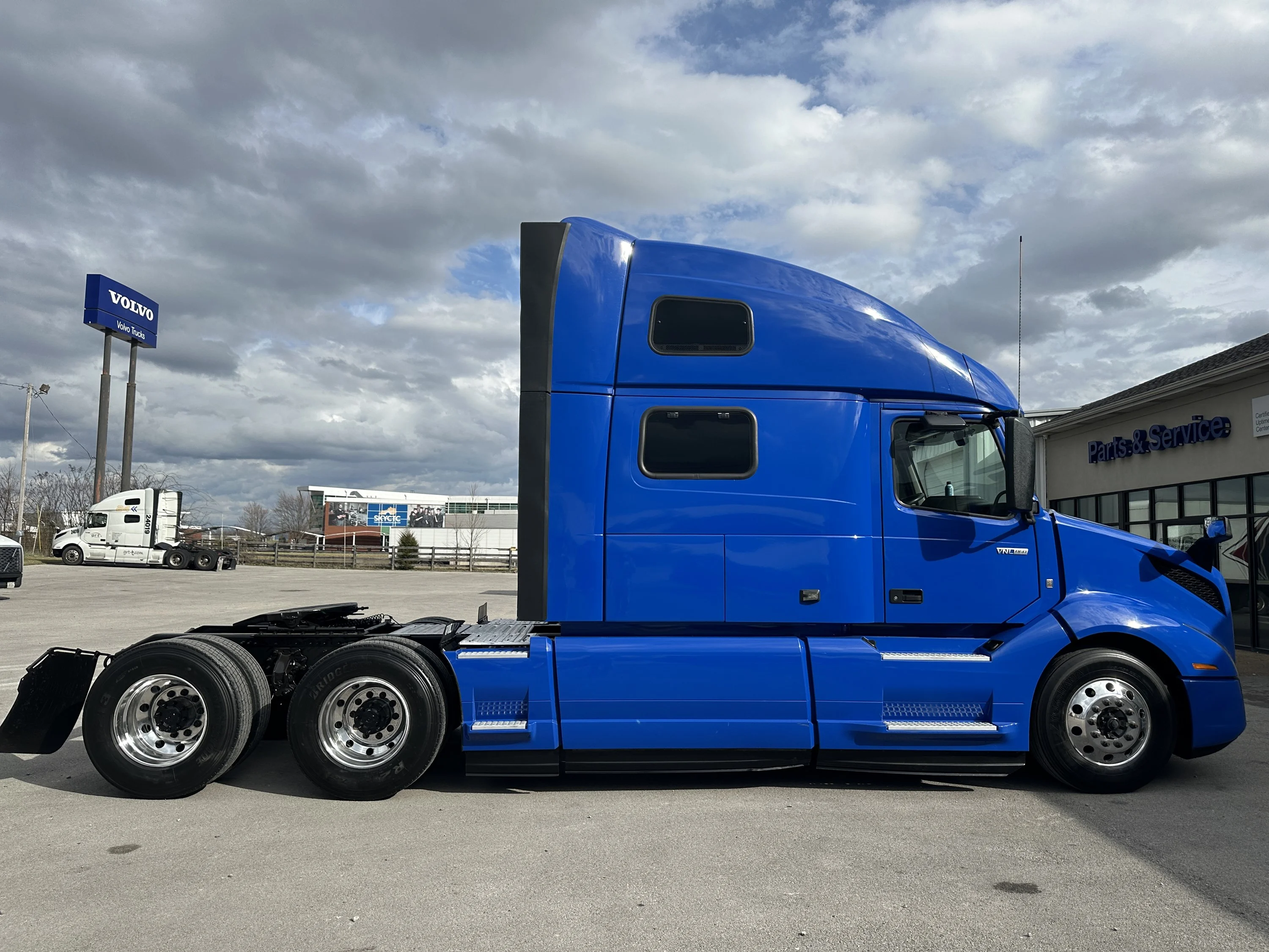 2022 Volvo VNL 860 in LA VERGNE, KY — photo 2