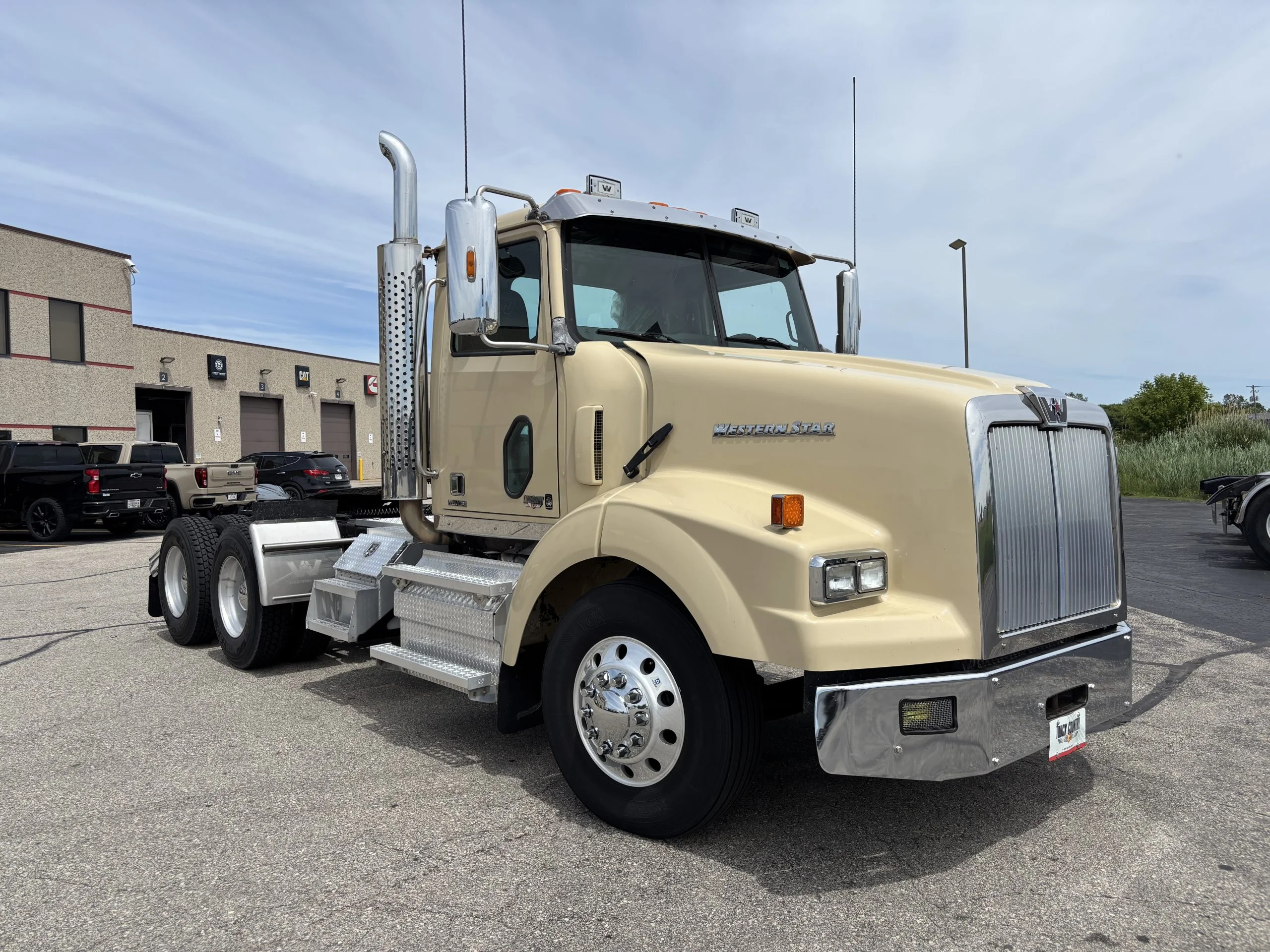 2020 Western Star 4900 in Dubuque, IA — photo 3