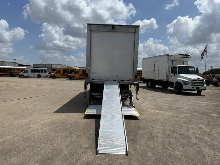 2026 Isuzu FTR — photo 9