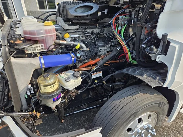 2023 Freightliner Cascadia in MN — photo 12