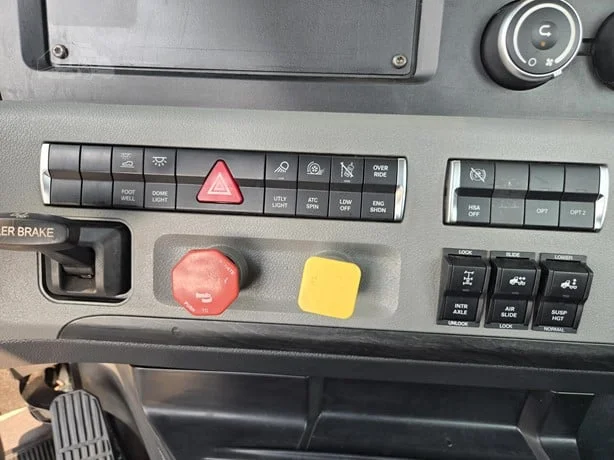 2023 Freightliner Cascadia in MN — photo 21