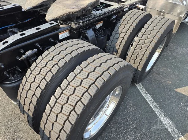2023 Freightliner Cascadia in MN — photo 9