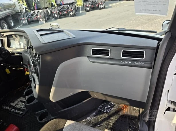 2023 Freightliner Cascadia in MN — photo 25
