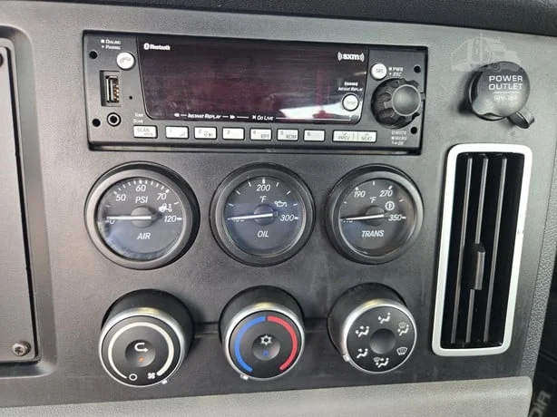 2023 Freightliner Cascadia in MN — photo 20