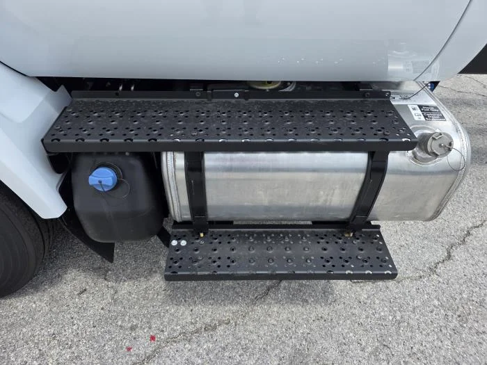 2027 Ford F-750 — photo 18