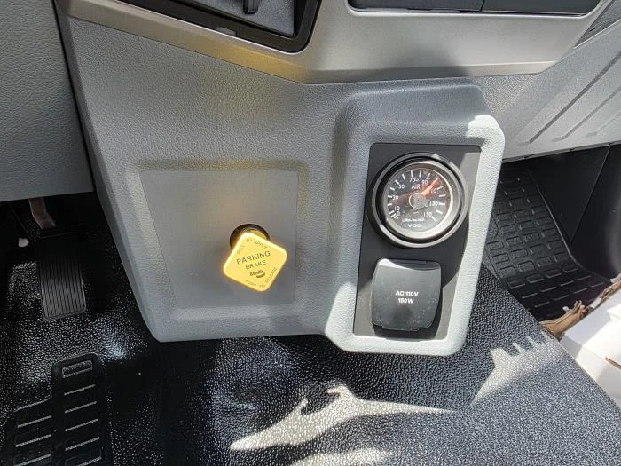 2027 Ford F-750 — photo 13