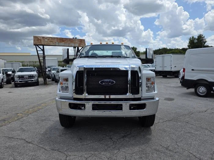 2027 Ford F-750 — photo 14