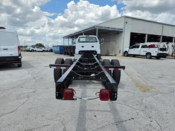 2027 Ford F-750 — photo 5