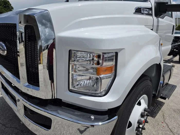 2027 Ford F-750 — photo 7
