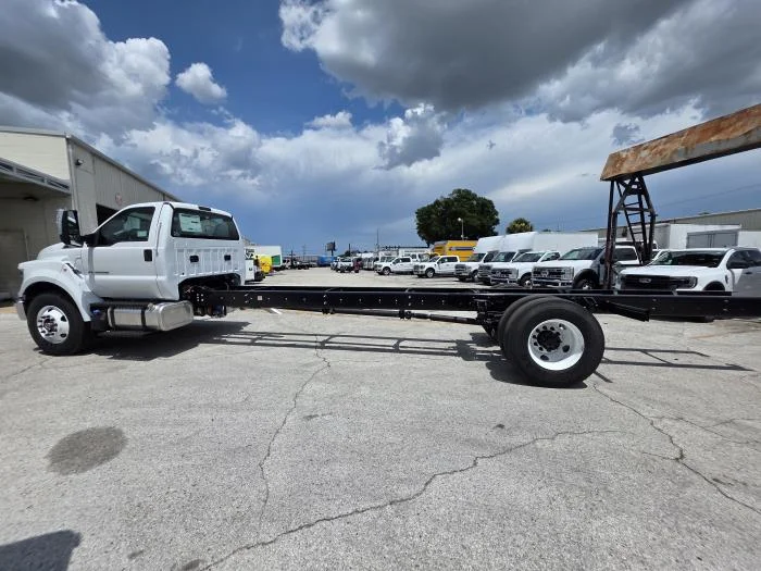 2027 Ford F-750 — photo 6