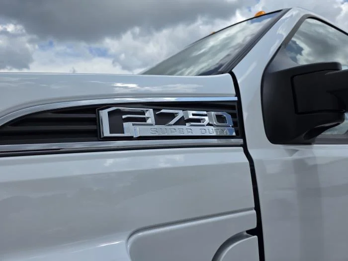 2027 Ford F-750 — photo 9