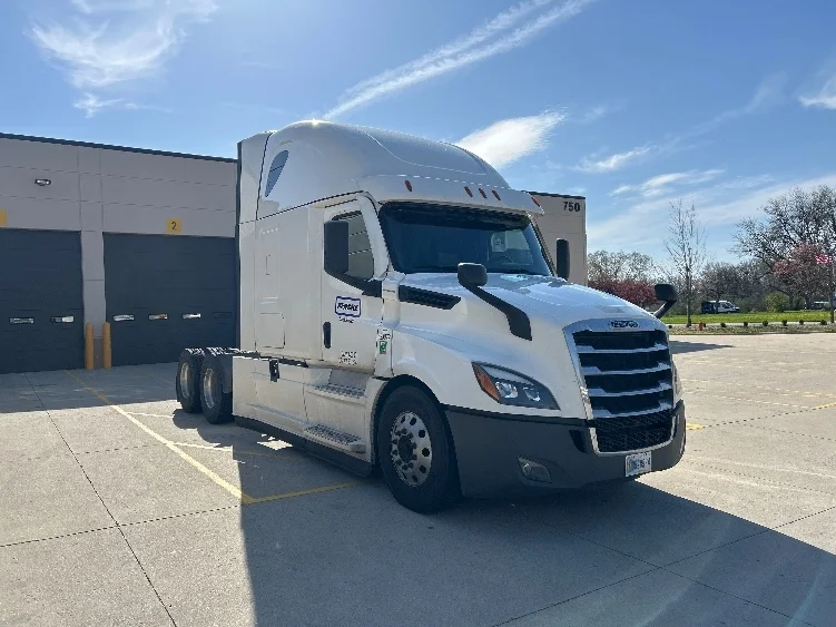 2022 Freightliner Cascadia in Davenport, IA
