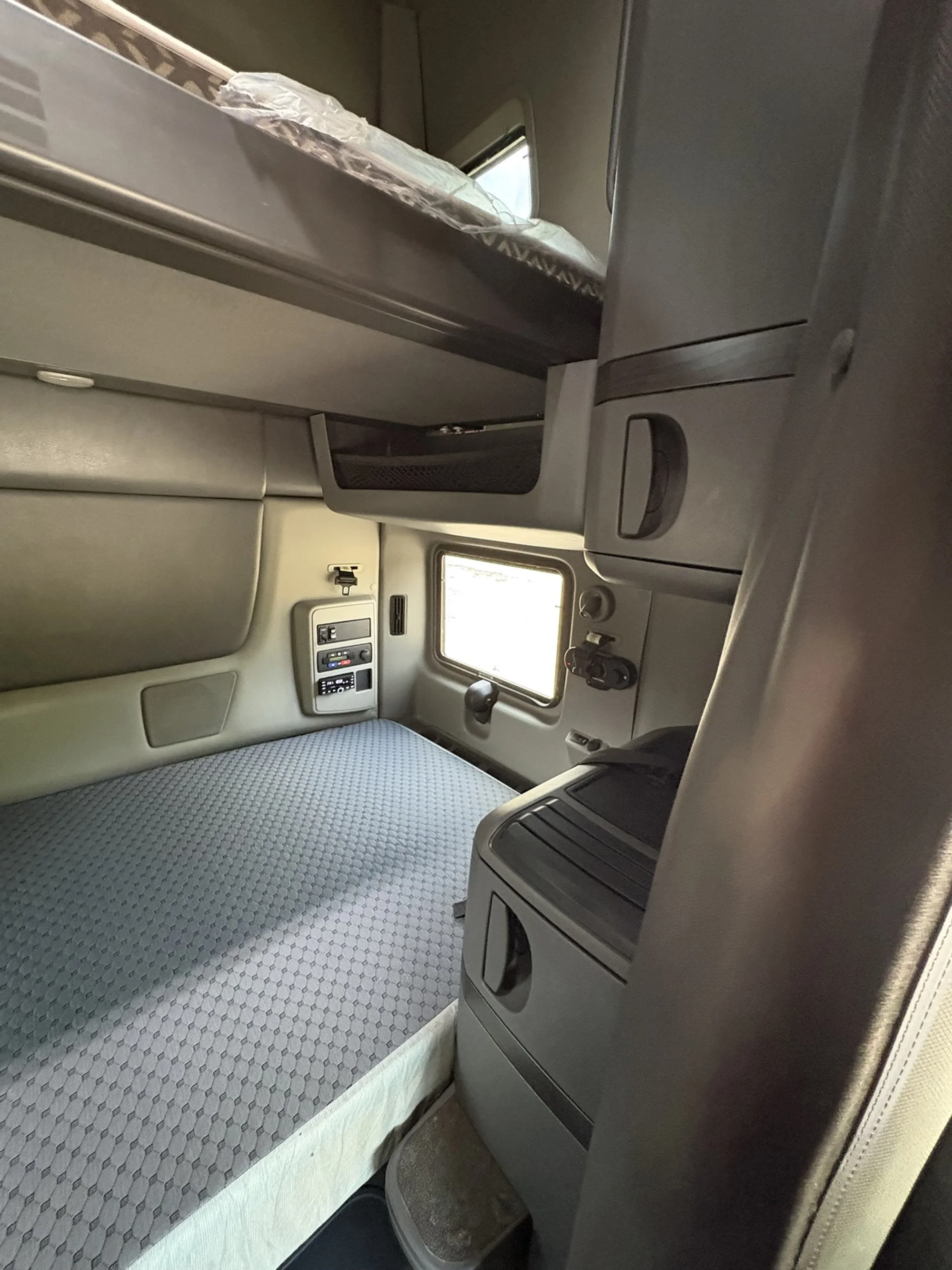 2024 International LT in West Michigan International, MI — photo 19