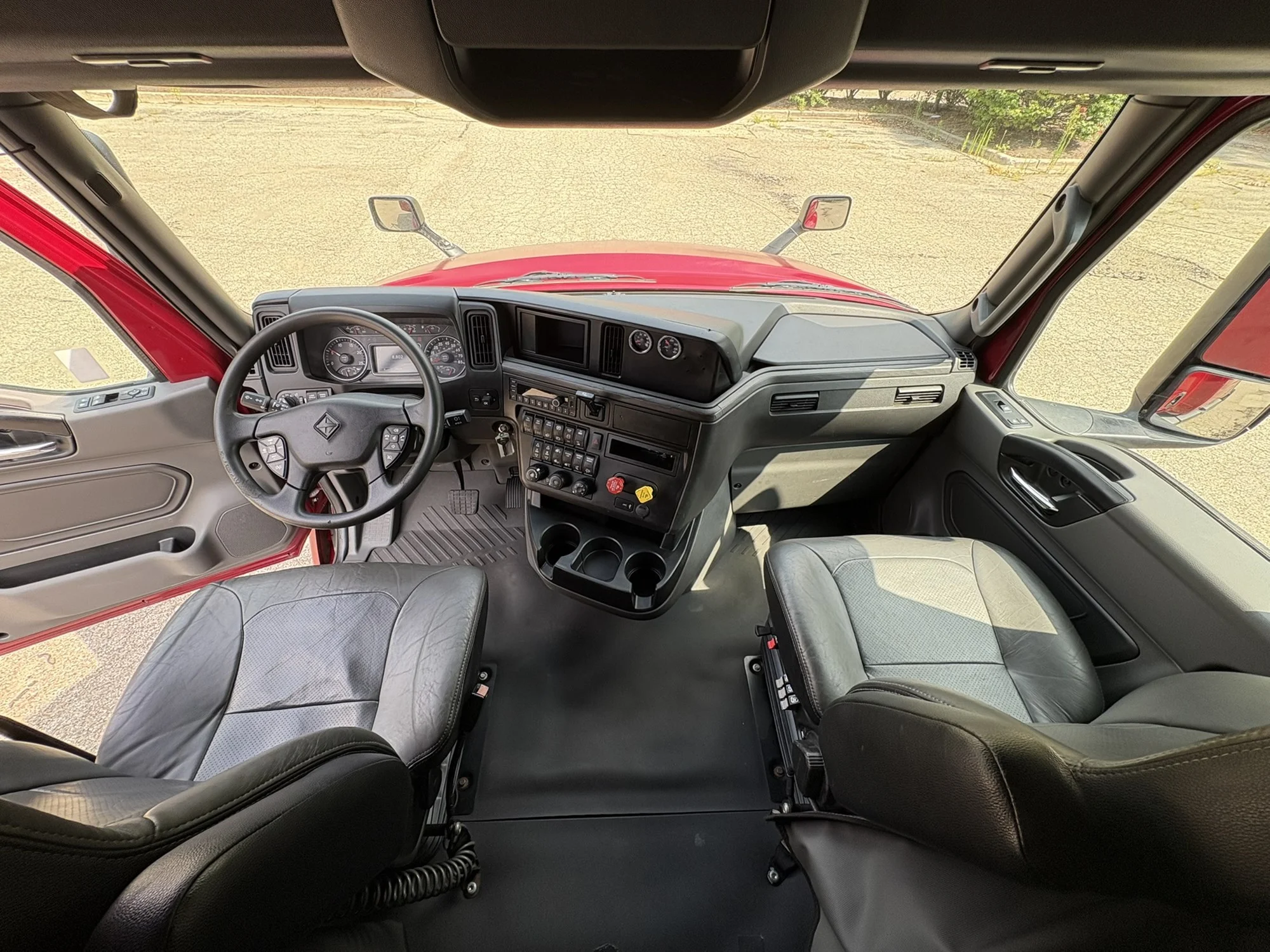 2024 International LT in West Michigan International, MI — photo 18