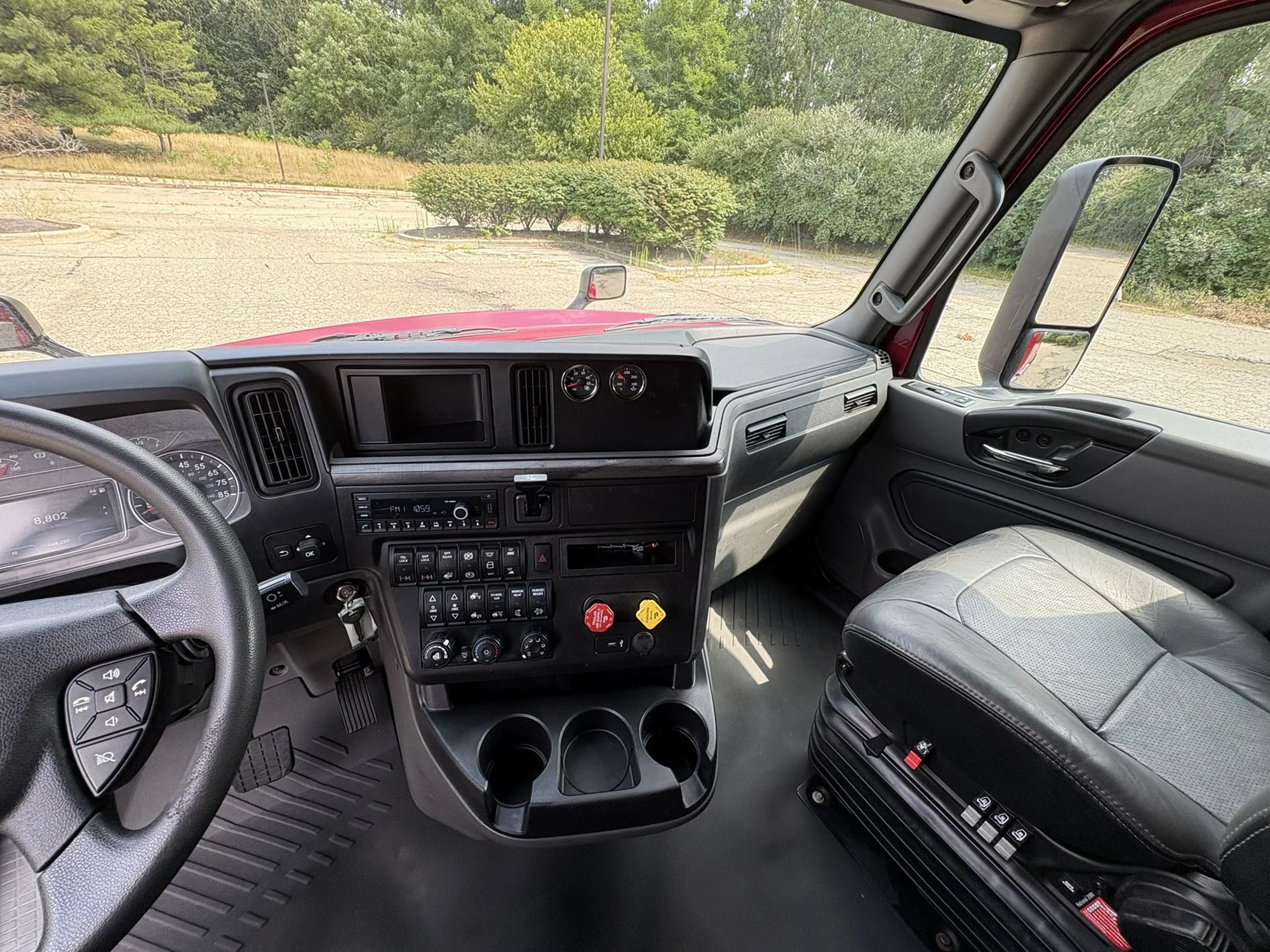 2024 International LT in West Michigan International, MI — photo 17