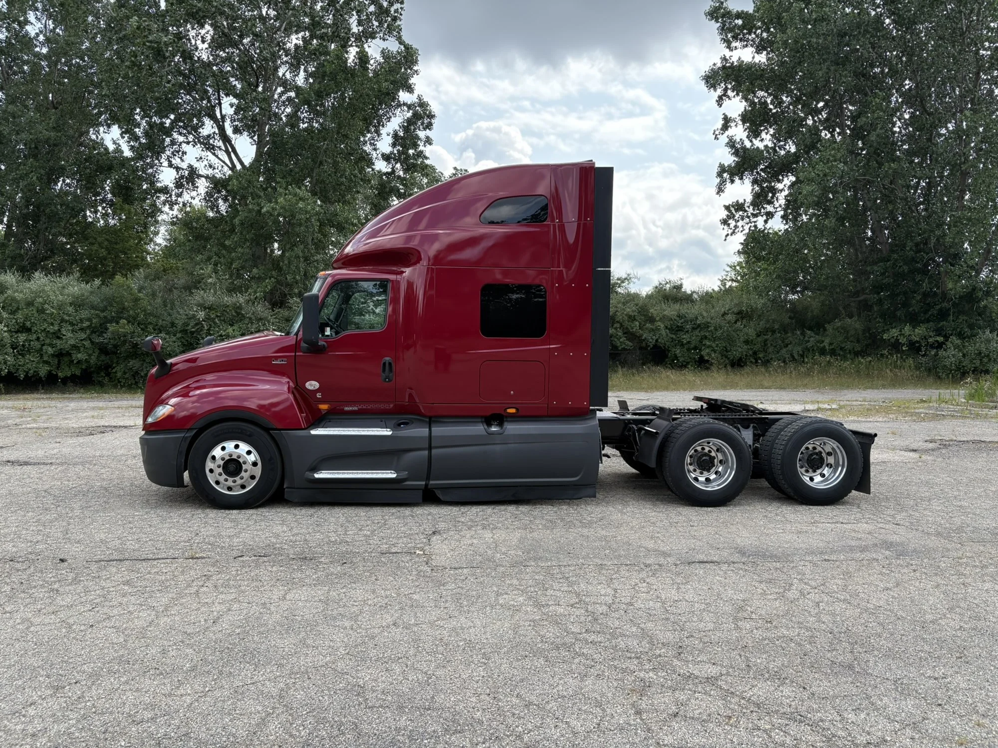 2024 International LT in West Michigan International, MI — photo 2
