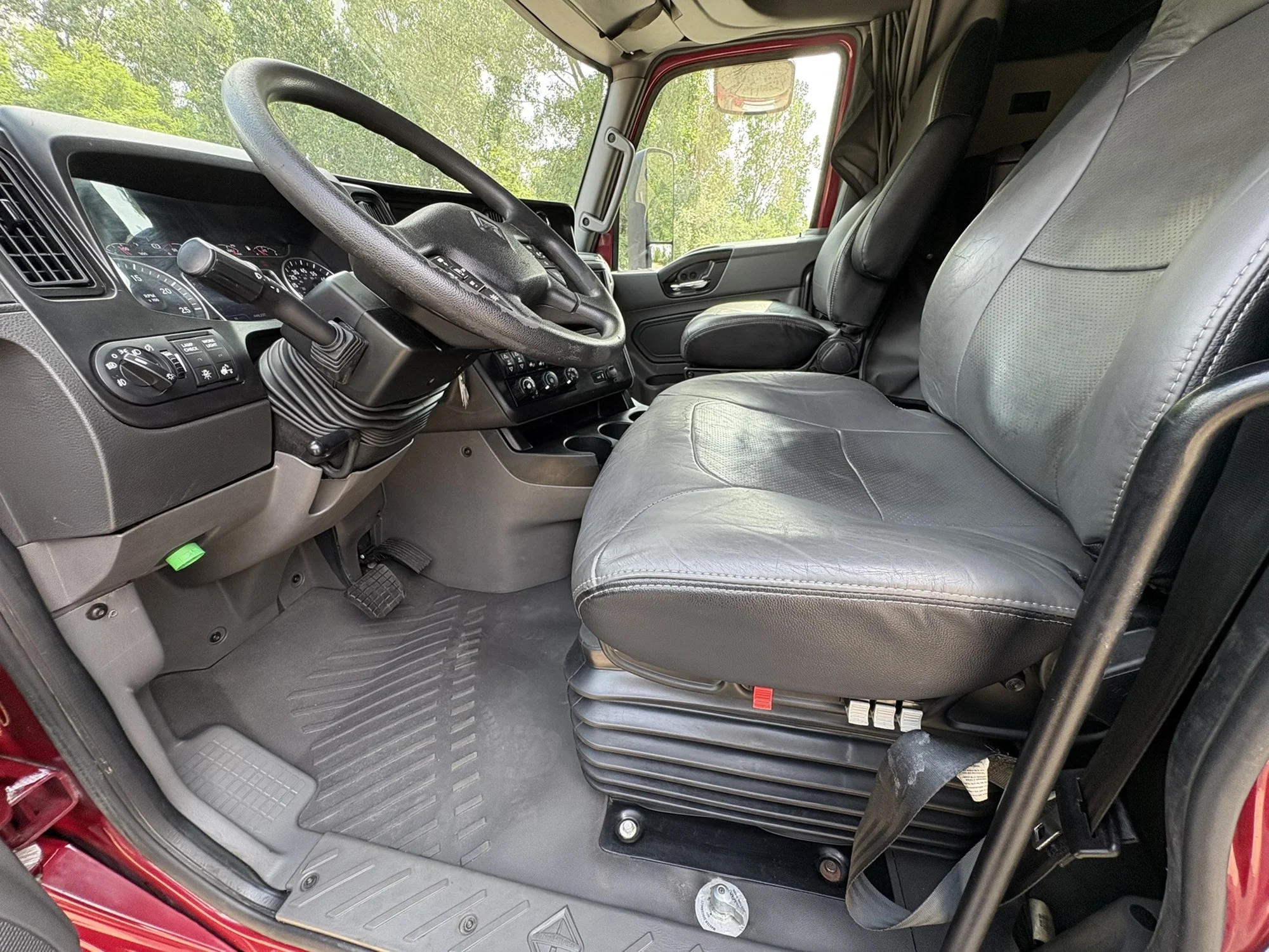2024 International LT in West Michigan International, MI — photo 15